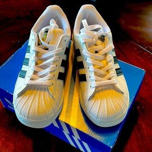 Kids Adidas superstar